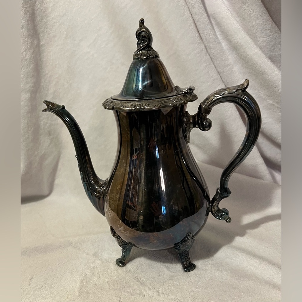 Wallace Silversmiths Le Reine Teapot